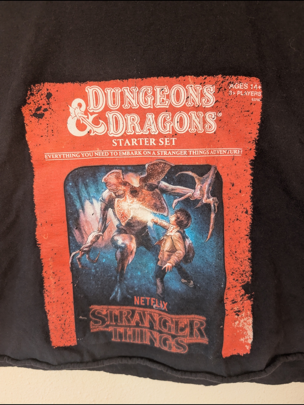 Stranger Things x Dungeons & Dragons Black Graphic Crop Tee L